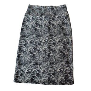 LuLaRoe Cassie Womens Pencil Skirt Size S Black  White Floral Lace Pattern